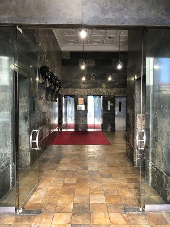 Lawyers Loft In Heritage Skyscraper Apartment *